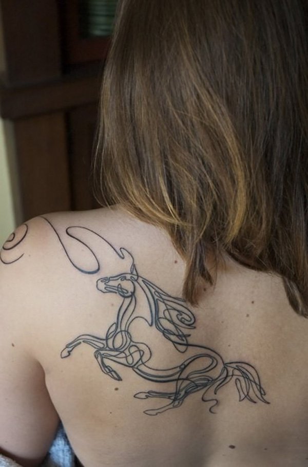 Horse Tattoos 147 Designs triés sur le volet pour votre âme rebelle!