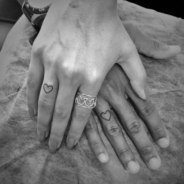 tatouage-couple-coeurs
