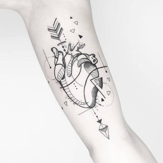 heart-tattoos-23 "width =" 564 "height =" 564 "srcset =" https://tattoolist.net/wp-content/uploads/2019/07/1564590796_455_Femmes-Tatouages-​​coeur-pour-femmes-Des-idees-et.jpg 564w, http: //cdn5.tattooeasily.com/wp-content/uploads/2017/10/heart-tattoos-23-150x150.jpg 150w, http://cdn5.tattooeasily.com/wp-content/uploads/2017/10/heart -tattoos-23-300x300.jpg 300w, http://cdn2.tattooeasily.com/wp-content/uploads/2017/10/heart-tattoos-23-420x420.jpg 420w "tailles =" (largeur maximale: 564px ) 100vw, 564px "/></p>
<p>Cette conception a une sensation d'art moderne. Il y a beaucoup de détails de la flèche aux cercles de points. Chaque pouce de cette pièce a quelque chose de différent. Il existe également des lignes et des petites têtes de flèche qui ajoutent à la conception globale.</p><div class=