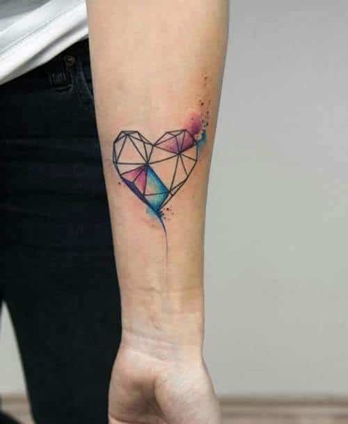 heart-tattoos-50" width="500" height="609" srcset="https://tattoolist.net/wp-content/uploads/2019/07/1564590797_451_Femmes-Tatouages-​​coeur-pour-femmes-Des-idees-et.jpg 500w, http://cdn4.tattooeasily.com/wp-content/uploads/2017/10/heart-tattoos-50-246x300.jpg 246w, http://cdn1.tattooeasily.com/wp-content/uploads/2017/10/heart-tattoos-50-345x420.jpg 345w" sizes="(max-width: 500px) 100vw, 500px"/></p>
<p>This is another one of those tattoos that is incredibly beautiful but is elegantly simple. The heart is made up of many triangles arranged neatly to form a perfect heart. A splash of red and blue is added which bleeds out from the top giving the tattoo a very artistic look. If you want a small tattoo that can have a lot of impact, then go for this one.</p>
</div>
<p><script type=