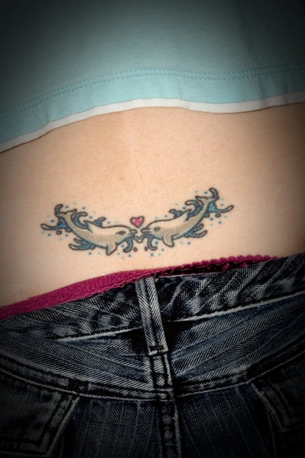 Dessins de tatouage au bas du dos pour les femmes33