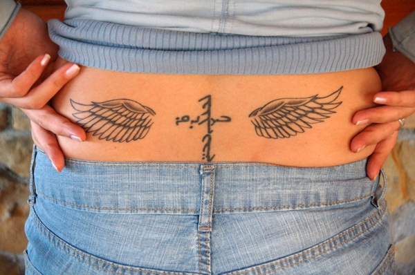 Motifs de tatouage dans le bas du dos pour les femmes37