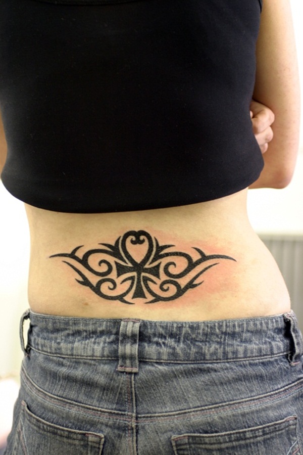 Dessins de tatouage au bas du dos pour les femmes43