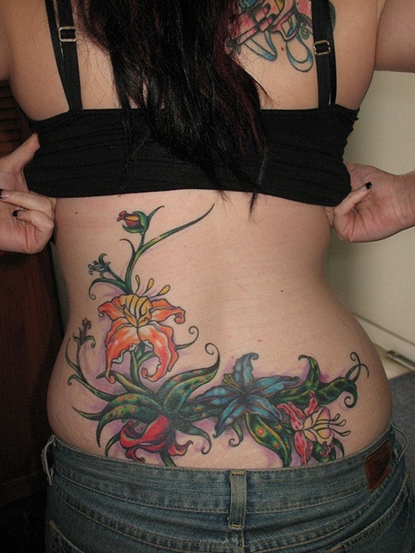 Dessins de tatouage au bas du dos pour femmes41