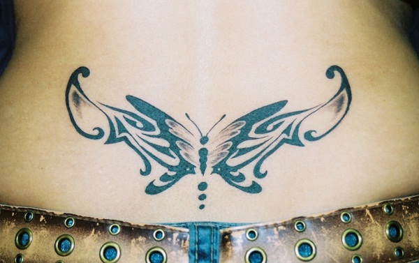 Dessins de tatouage au bas du dos pour les femmes57