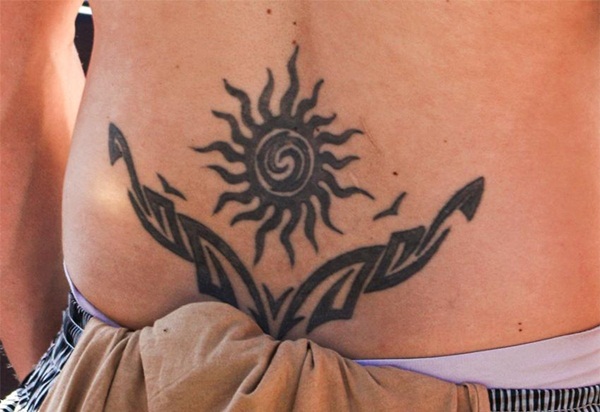 Dessins de tatouage dans le bas du dos pour femmes68