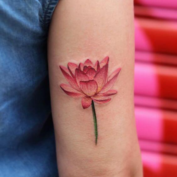 flower-tattoos-50" width="564" height="564" class="aligncenter size-full wp-image-15508" srcset="https://tattoolist.net/wp-content/uploads/2019/08/1564709066_224_Femmes-Tatouages-​​de-fleurs-pour-femmes-Des-idees.jpg 564w, http://cdn5.tattooeasily.com/wp-content/uploads/2017/10/flower-tattoos-50-150x150.jpg 150w, http://cdn5.tattooeasily.com/wp-content/uploads/2017/10/flower-tattoos-50-300x300.jpg 300w, http://cdn2.tattooeasily.com/wp-content/uploads/2017/10/flower-tattoos-50-420x420.jpg 420w" sizes="(max-width: 564px) 100vw, 564px"/></p>
<p>This simple lotus tattoo looks small and simple, but it is also well-proportioned and charming. It features soft pink colors that seem to be fading into the skin. It’s a good choice for an arm, shoulder, wrist or ankle tattoo.</p>
</div>
<p><script type=