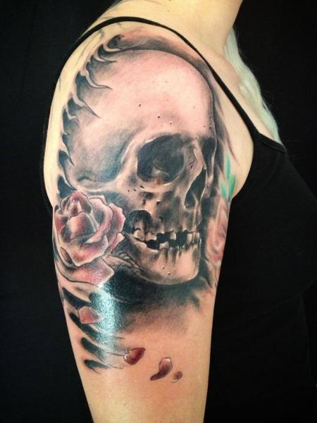 tattoo-shoulder-skull-flower" width="450" height="600" srcset="https://tattoolist.net/wp-content/uploads/2019/08/1564718974_688_Hommes-99-tatouages-​​de-crane-gnarly-qui-vous-feront.jpg 450w, http://cdn3.tattooeasily.com/wp-content/uploads/2014/07/tattoo-shoulder-skull-flower-225x300.jpg 225w, http://cdn2.tattooeasily.com/wp-content/uploads/2014/07/tattoo-shoulder-skull-flower-315x420.jpg 315w" sizes="(max-width: 450px) 100vw, 450px"/></p data-recalc-dims=