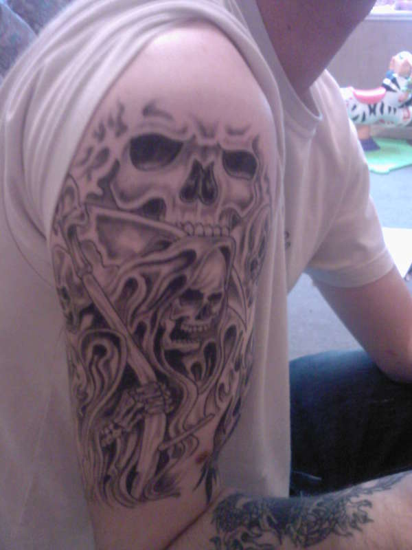 grey-ink-grim-reaper-tattoo-on-right-half-sleeve-for-men" width="600" height="800" srcset="https://tattoolist.net/wp-content/uploads/2019/08/1564718974_923_Hommes-99-tatouages-​​de-crane-gnarly-qui-vous-feront.jpg 600w, http://cdn1.tattooeasily.com/wp-content/uploads/2014/07/grey-ink-grim-reaper-tattoo-on-right-half-sleeve-for-men-225x300.jpg 225w, http://cdn4.tattooeasily.com/wp-content/uploads/2014/07/grey-ink-grim-reaper-tattoo-on-right-half-sleeve-for-men-315x420.jpg 315w" sizes="(max-width: 600px) 100vw, 600px"/></p data-recalc-dims=