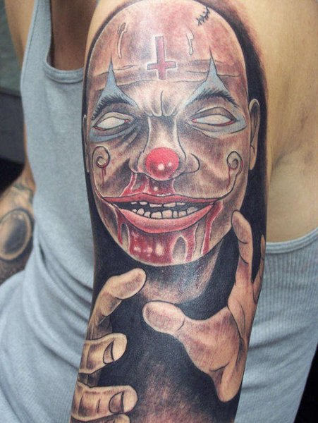 joker_tattoo_122" width="451" height="600" srcset="https://tattoolist.net/wp-content/uploads/2019/08/1564718975_285_Hommes-99-tatouages-​​de-crane-gnarly-qui-vous-feront.jpg 451w, http://cdn1.tattooeasily.com/wp-content/uploads/2014/07/joker_tattoo_122-226x300.jpg 226w, http://cdn1.tattooeasily.com/wp-content/uploads/2014/07/joker_tattoo_122-316x420.jpg 316w" sizes="(max-width: 451px) 100vw, 451px"/></p>
<p>If you are a fan of the morbid arts, this bloody joker skull tattoo is a great design to get inked on your body. The bloody mouth and distant eyes leave a lot for the imagination.<strong><br /></strong></p><div class=