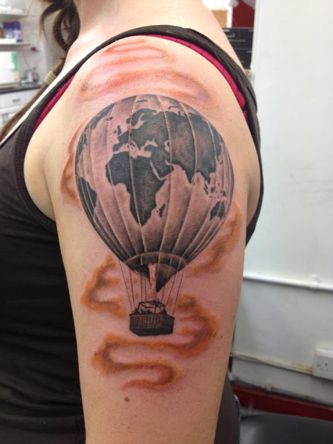 Les tatouages ​​en montgolfière sont hors de ce monde étonnant
