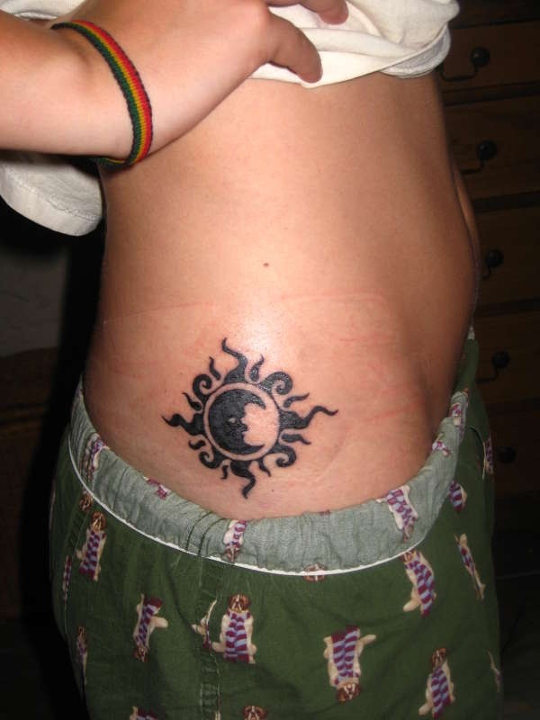 conceptions sexy de tatouage du soleil 3
