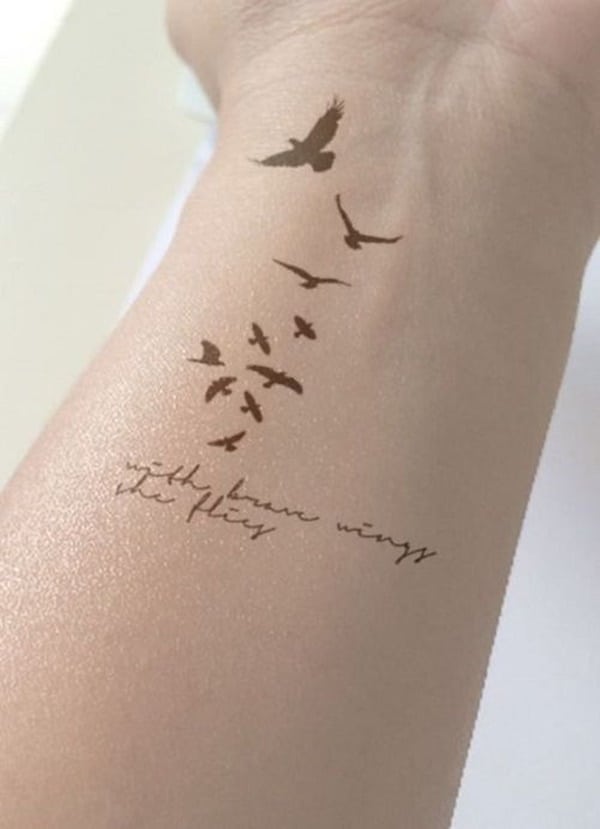 bird-tattoo-designs-5 "width =" 600 "height =" 829 "src =" https://tattoolist.net/wp-content/uploads/2019/08/1565251426_673_Tendance-Tattoo-125-adorables-dessins-de-tatouage-d39oiseaux-pour.jpg "/><noscript><img class=