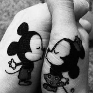 Magnifique tatouage Mickey Mouse