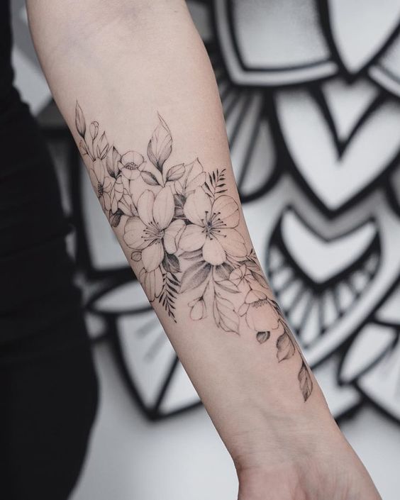 Magnifique tatouage roses