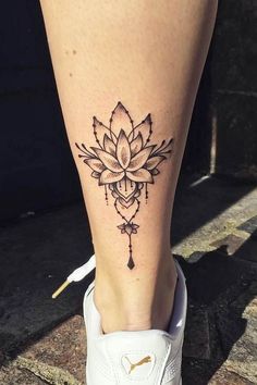 Tattoo en arrière de la jambe