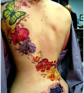 Magnifique fleur tatouée