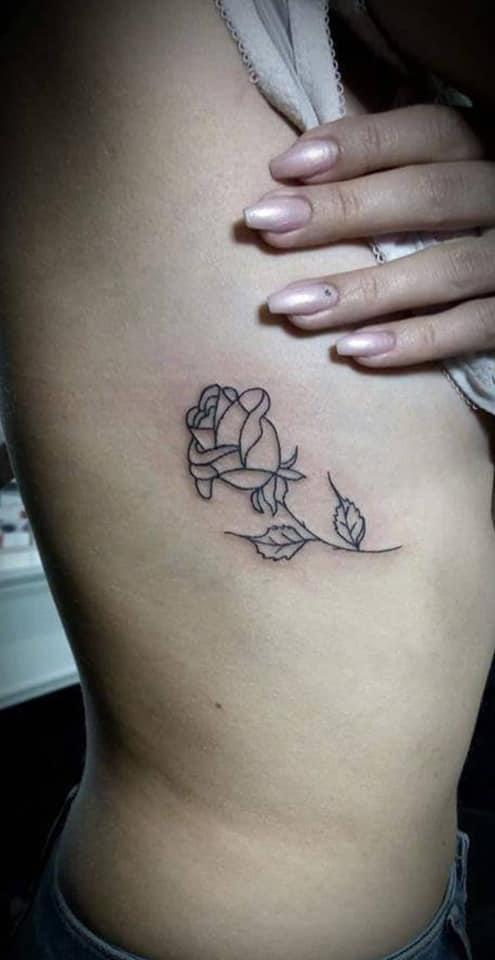 Petit tatouage fleur