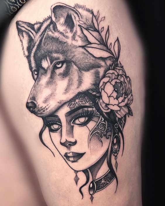Tatouage femme avec un loup