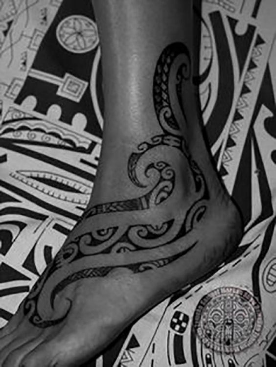 Magnifique tatouage sur le pied