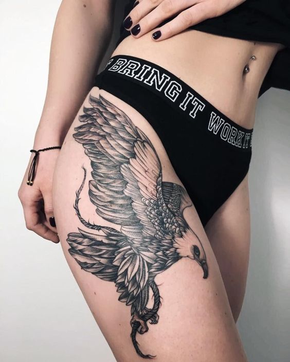 Très joli tattoo aigle