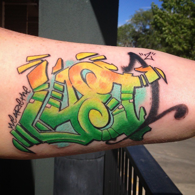 tatouage de graffiti