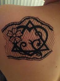 Signification de tatouage de triade 18