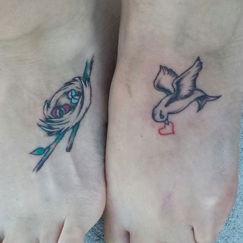 Mère fille tatouage pied