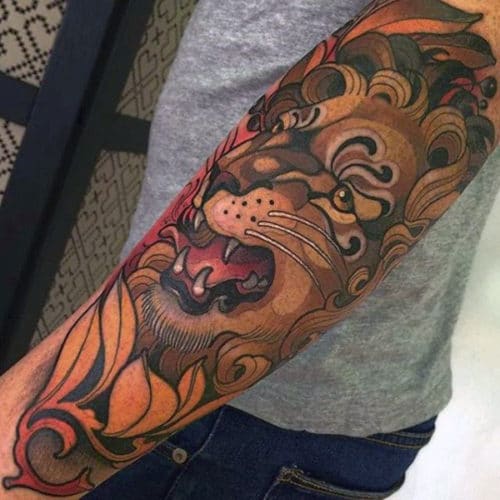 Meilleur tatouage de lion demi-manche