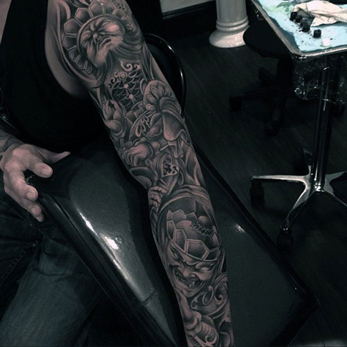 Incroyables conceptions uniques de tatouage de bras à manches longues