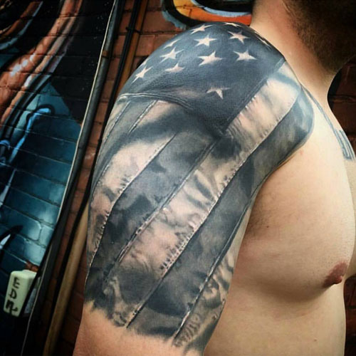 Idées de tatouage de bras de demi-manche de drapeau américain