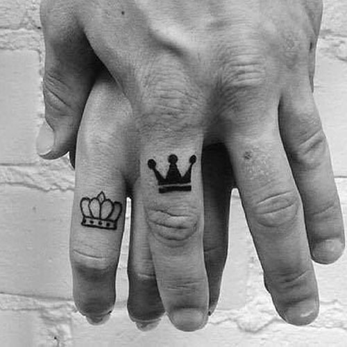 Tatouage de doigt roi + reine