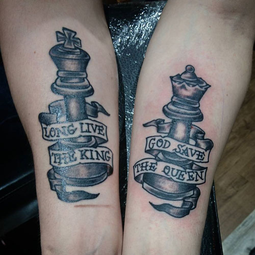 Vive le roi, Dieu sauve la reine des tatouages ​​d'échecs