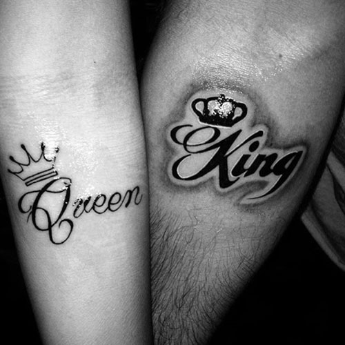 Tatouages ​​de couple reine et roi sur le bras