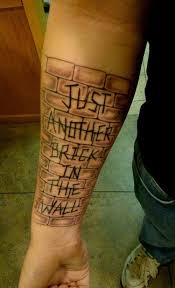 Signification de tatouage de mur de brique 44