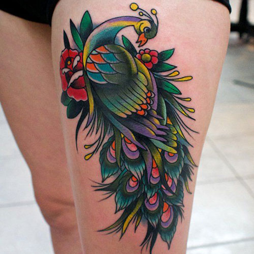 Belles idées de tatouage de cuisse colorée pour les filles