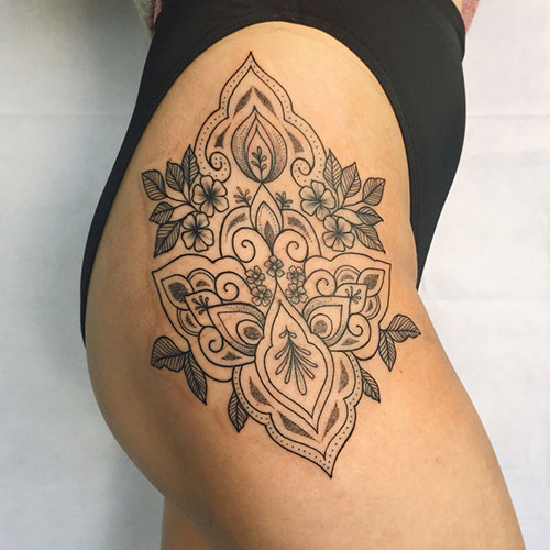 Dessins sexy de tatouage de cuisse de fleur de mandala