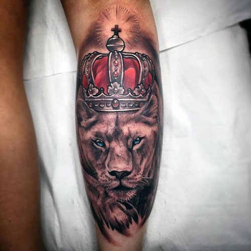 Tatouage couronne de lion pour homme