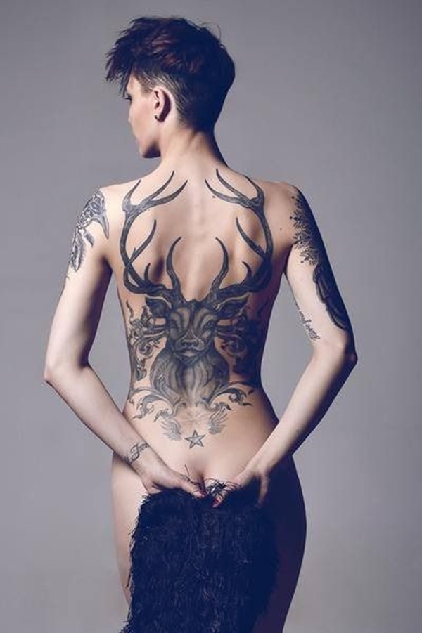 tatouages ​​de dos pour les femmes (103)