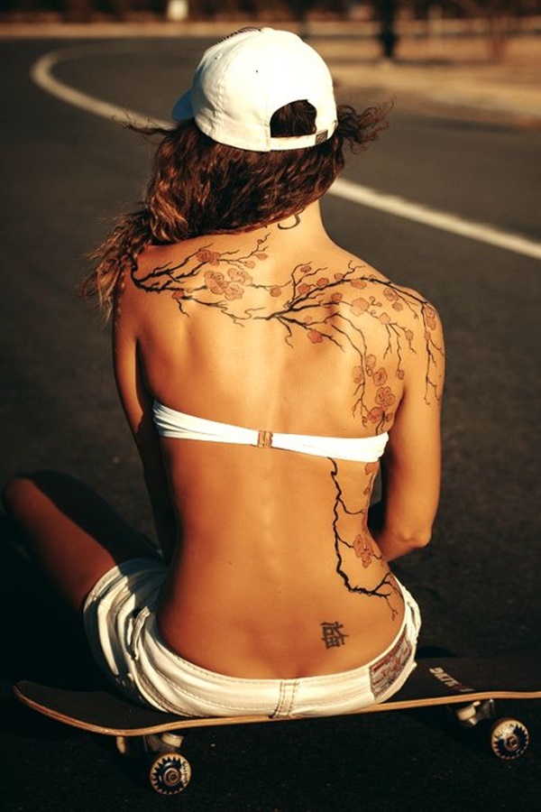 tatouages ​​de dos pour les femmes (118)