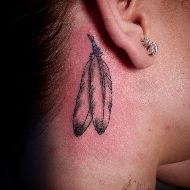 derrière les tatouages d'oreille