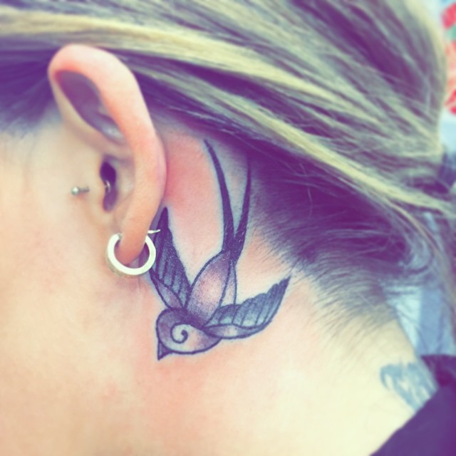 derrière les tatouages d'oreille