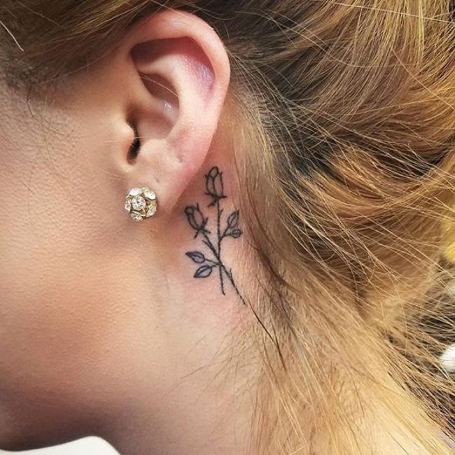 derrière les tatouages d'oreille