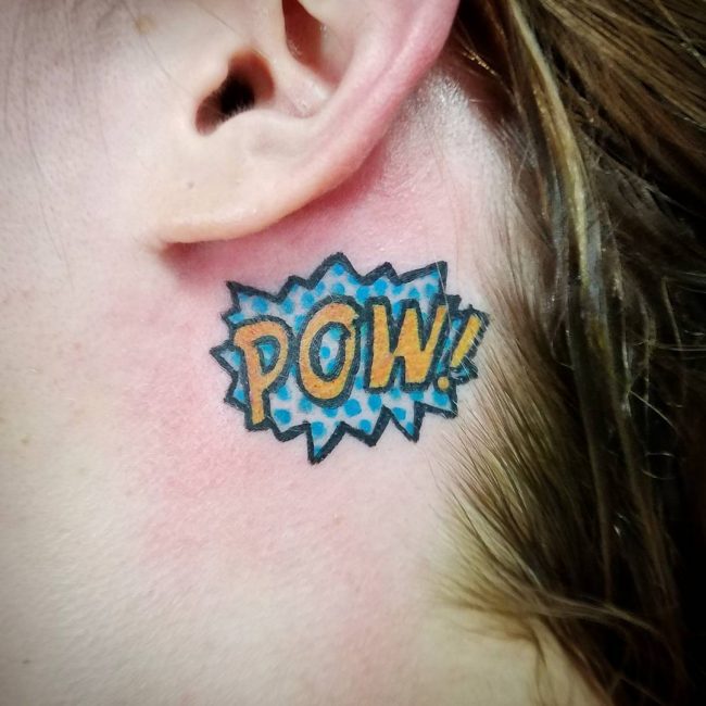 derrière les tatouages d'oreille