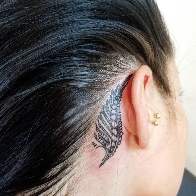derrière les tatouages d'oreille