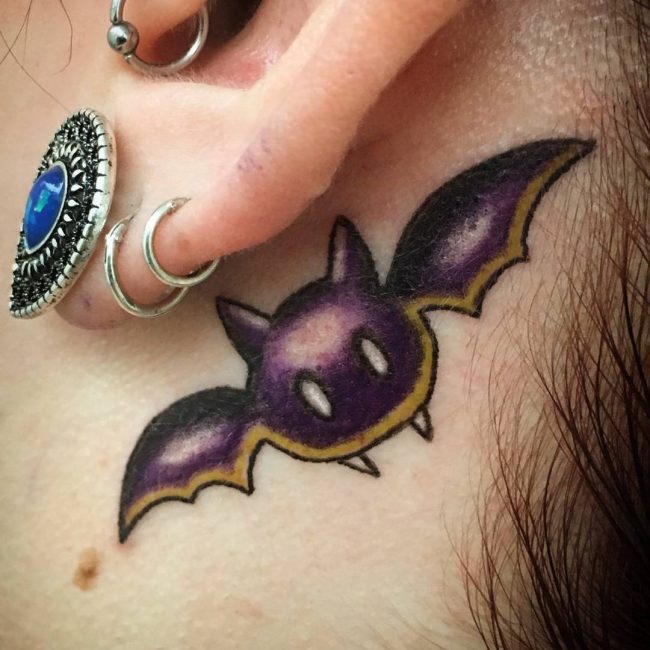 derrière les tatouages d'oreille