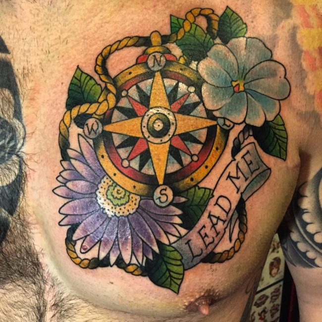 Tatouage rose et boussole_