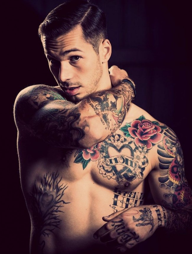 Tatouage rose et boussole