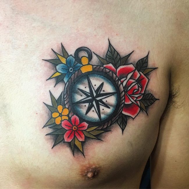 Tatouage rose et boussole_