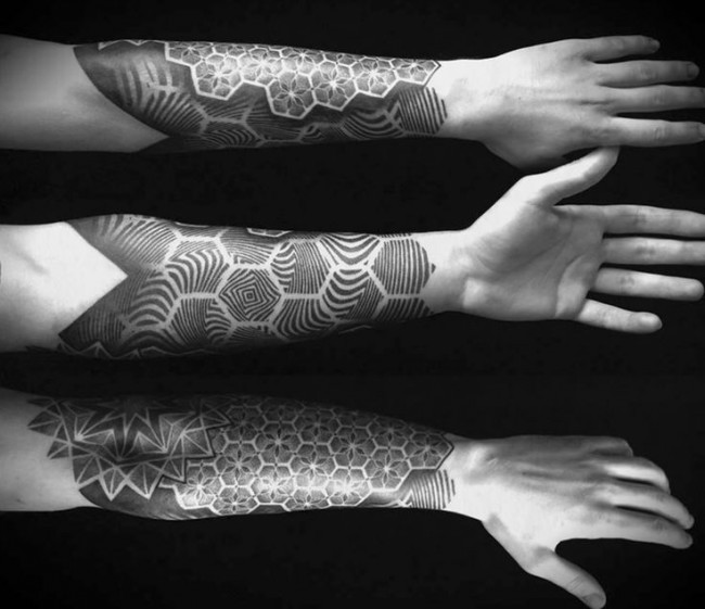 Tatouage rose et boussole